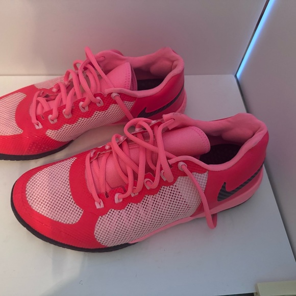 Cute Nike tennis/pickleball court shoe. Size 10, pink and red. - Picture 4 of 6